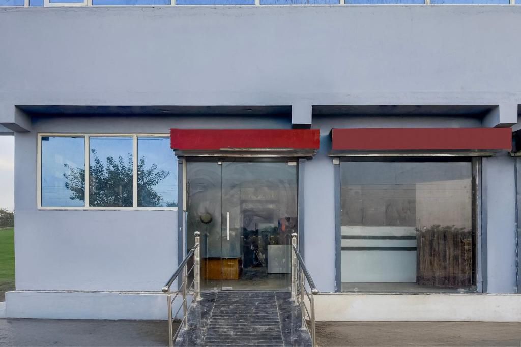 Rent LEASE Black panther hotel ring road view Beelwa